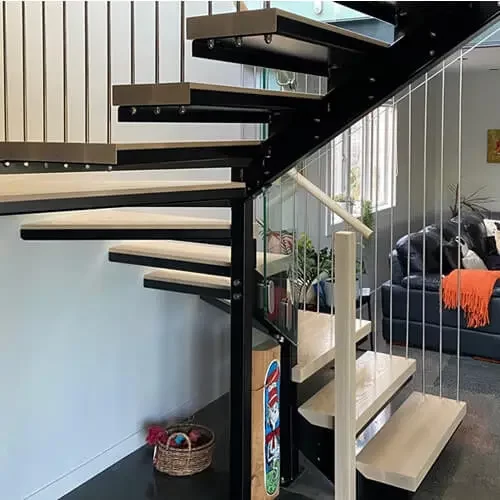 escadas de alto padrão residenciais comerciais e industriais fabricadas em estruturas metálicas tubulares em aço carbono e aço inox em Curitiba Fazenda Rio Grande Araucaria Pinhais São Jose dos Pinhas Piraquara Campo Largo Campo Comprido